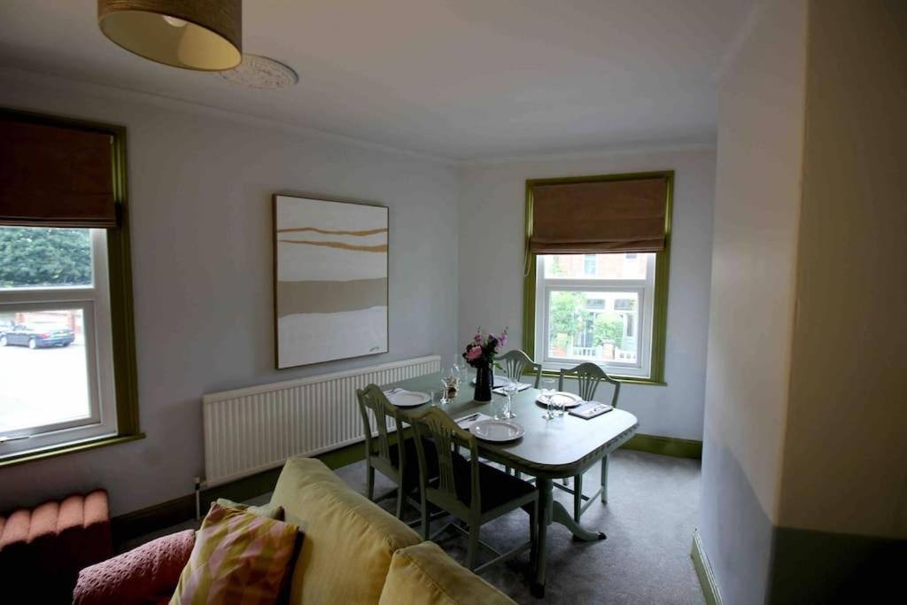 Lincoln Apartment Freshly Renovated Common Views Burton  Luaran gambar